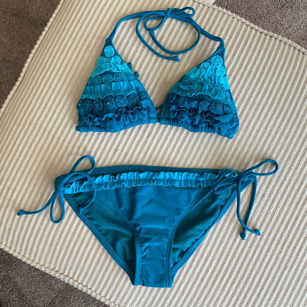 NWT Ruffle Flower Bikini